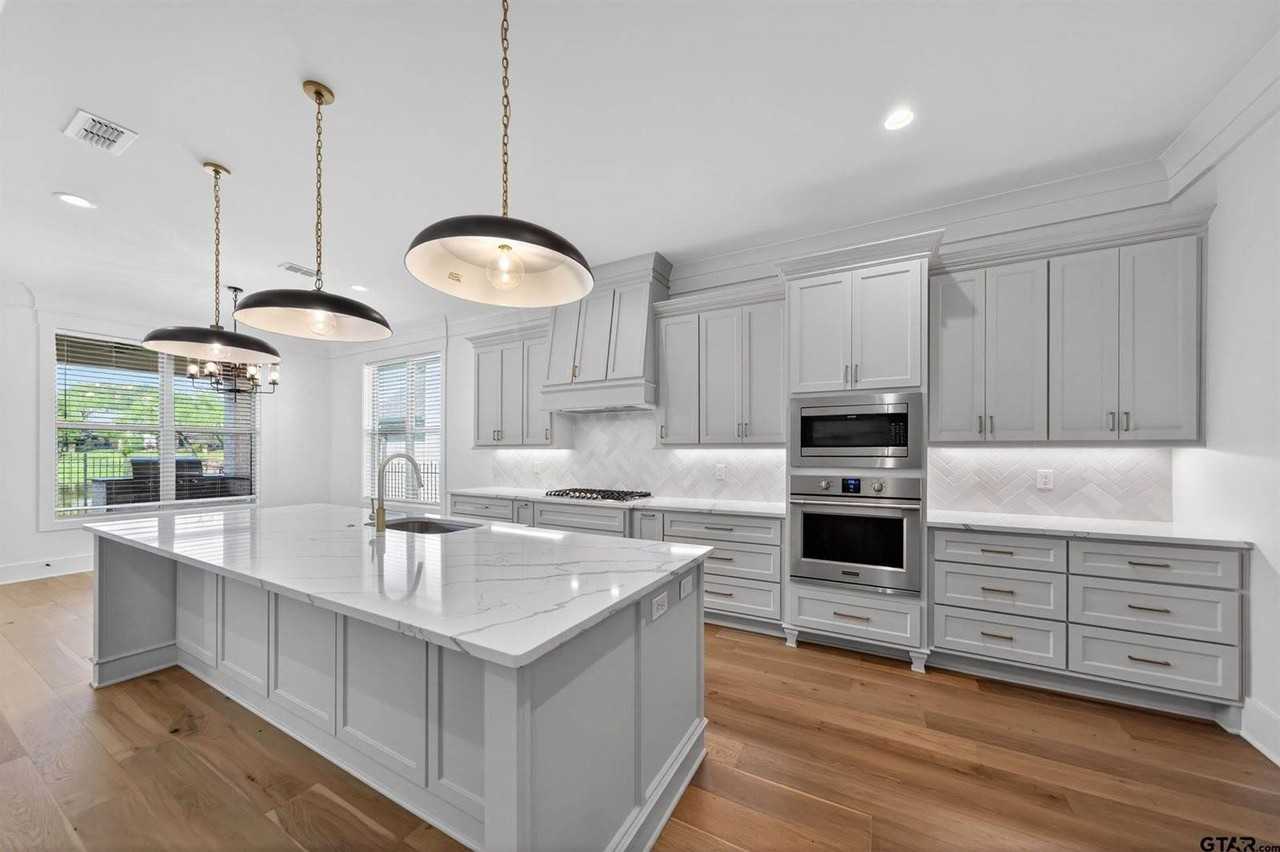 7517 Cross Gate Way - Photo 3 of 47