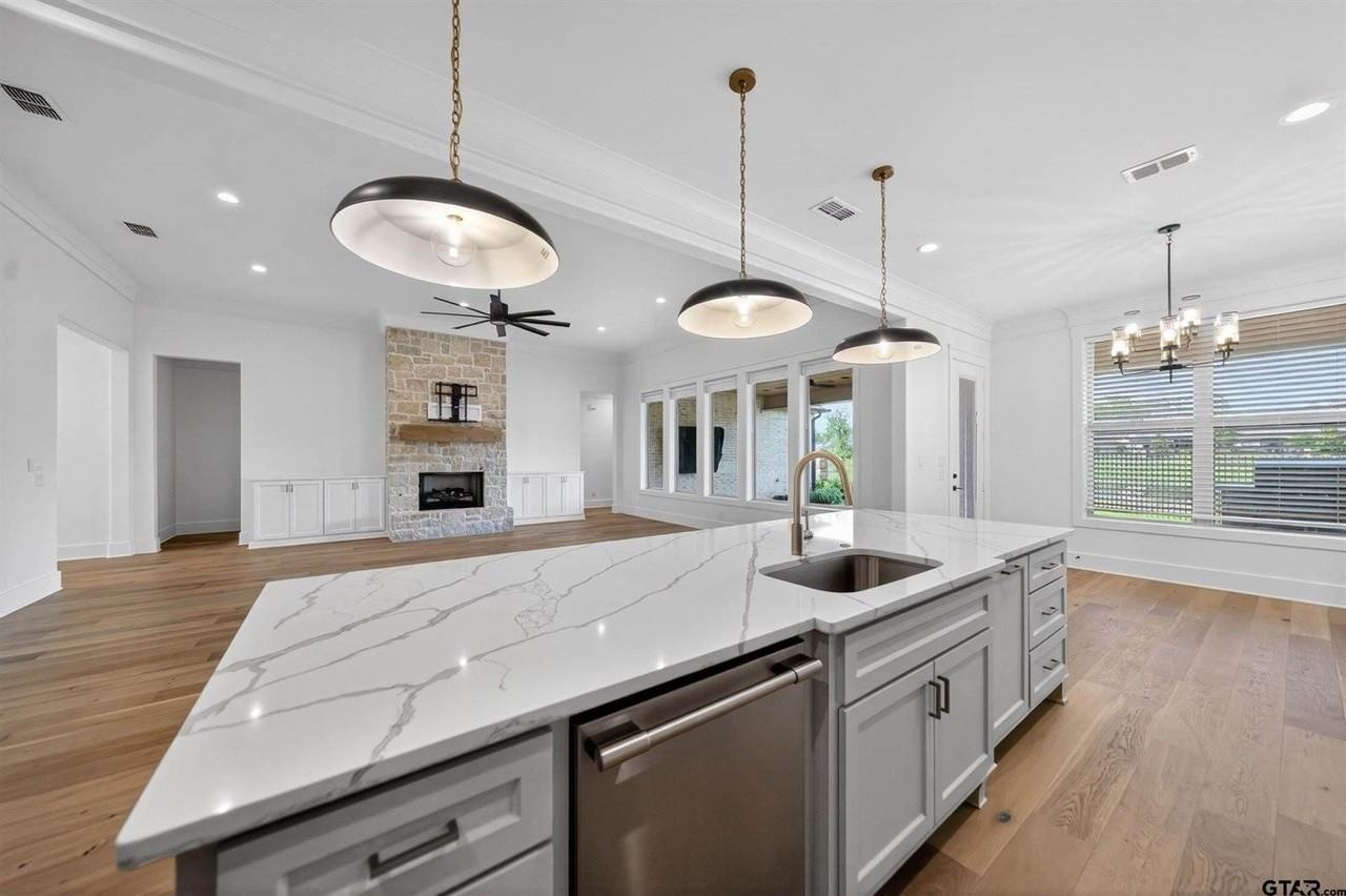 7517 Cross Gate Way - Photo 4 of 47
