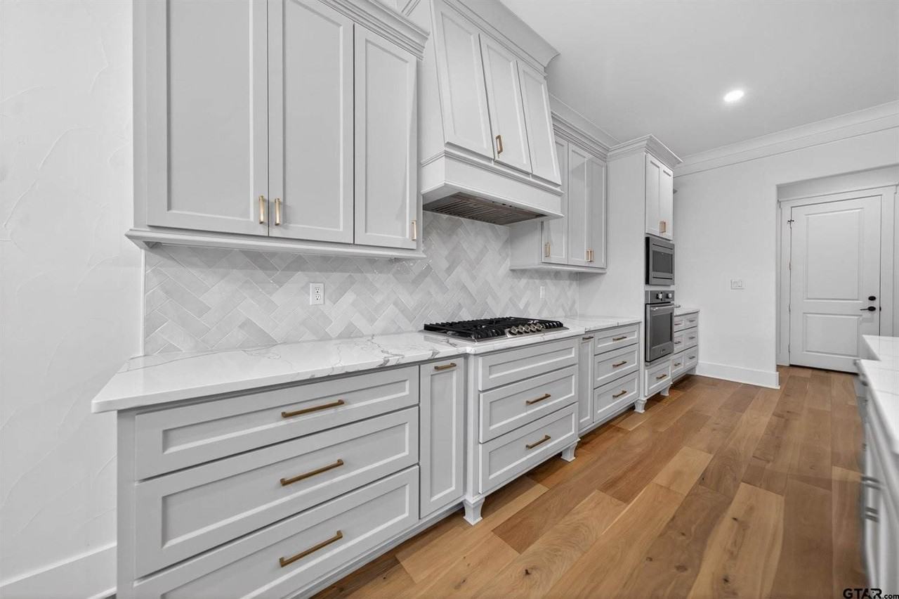 7517 Cross Gate Way - Photo 5 of 47