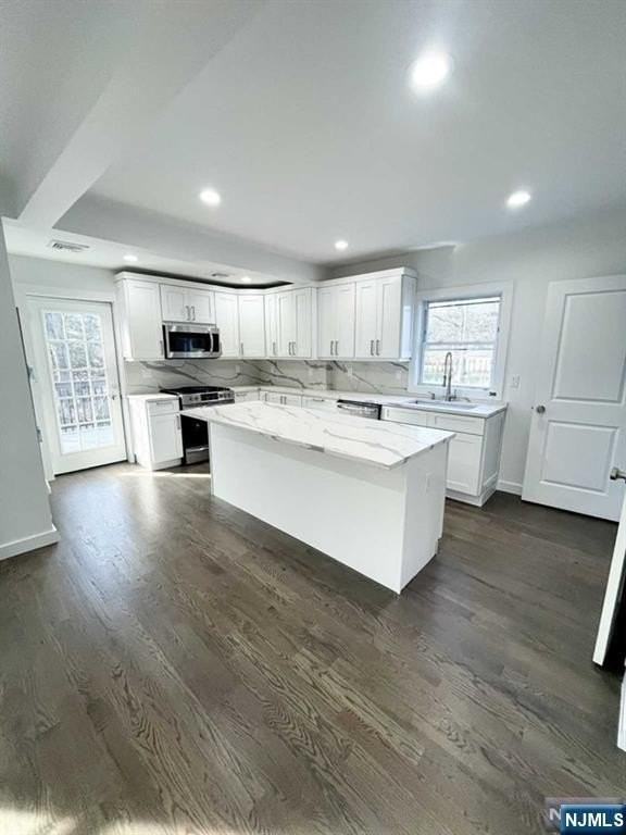 40 Grant Ave - Photo 2 of 21