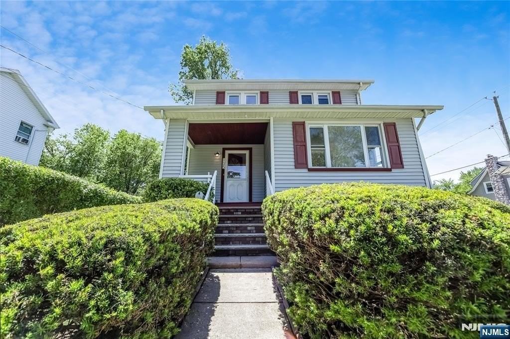 135 E Linden Ave - Photo 3 of 42