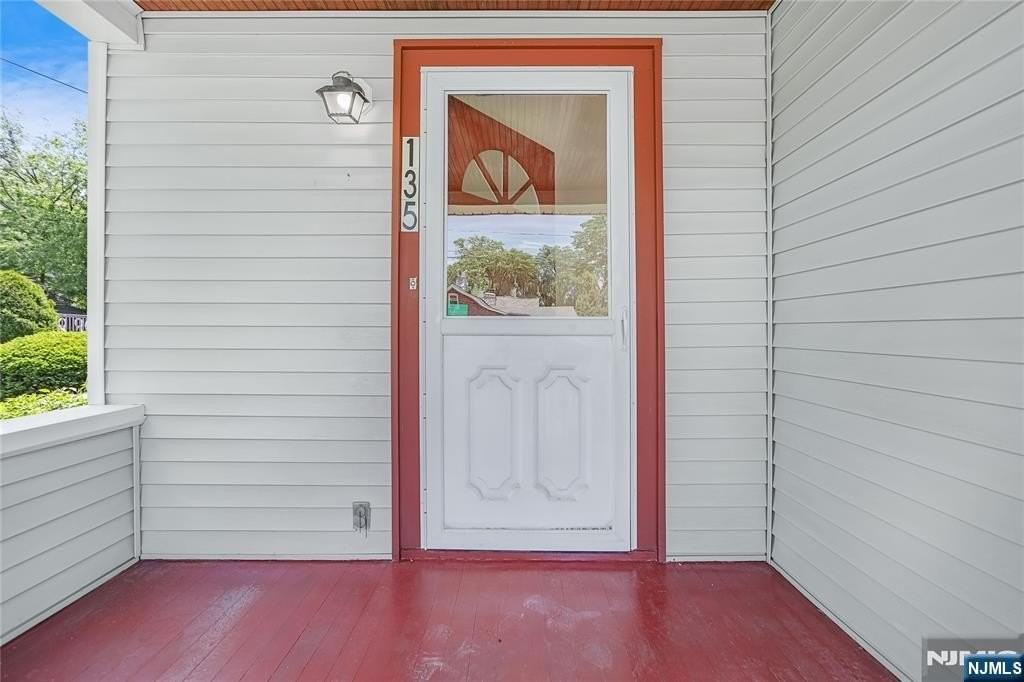 135 E Linden Ave - Photo 4 of 42
