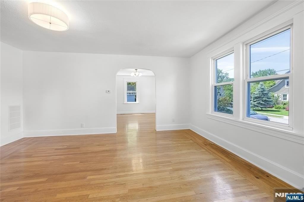 135 E Linden Ave - Photo 7 of 42