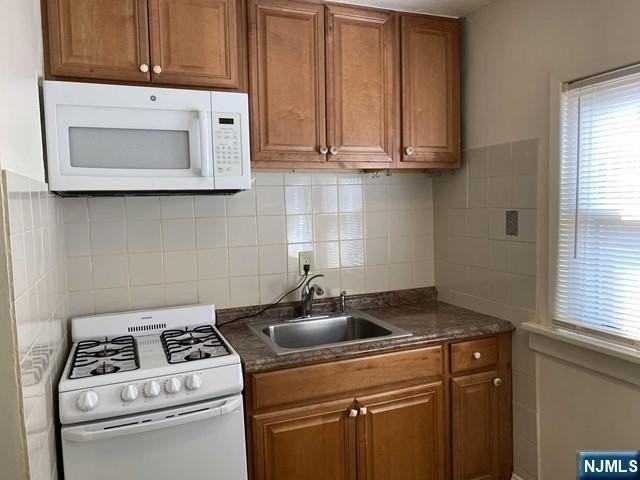 130 Hazelton St #2 - Photo 5 of 9