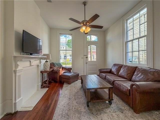 3319 Laurel St - Photo 4 of 15