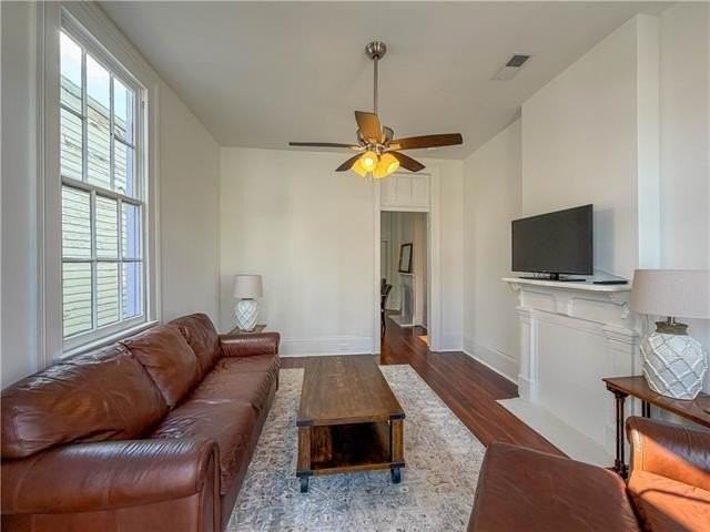 3319 Laurel St - Photo 5 of 15