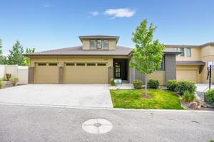 featured image of 6120 N Hacienda Ave #1