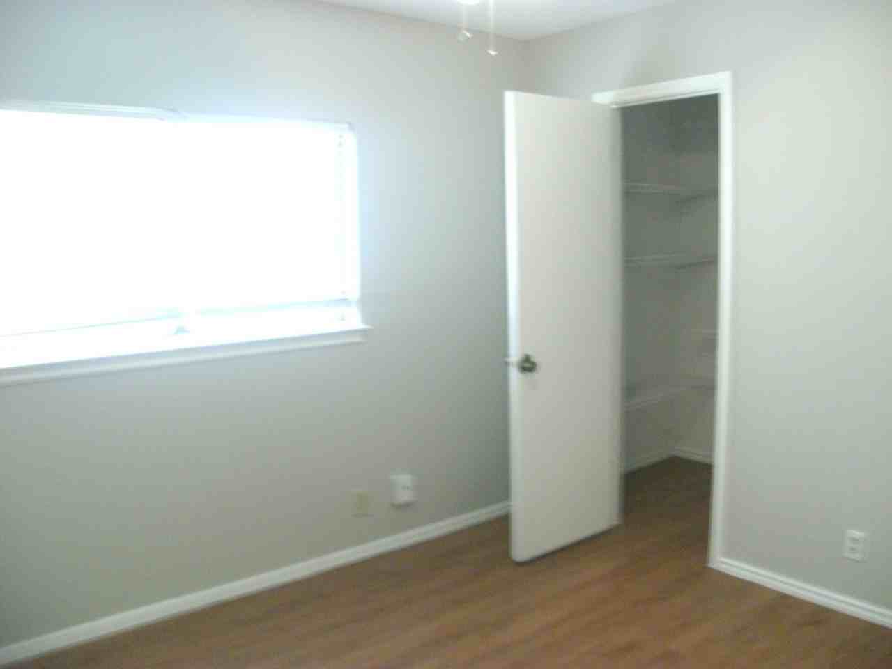 4107 Sunrise Point Dr #1 - Photo 4 of 6