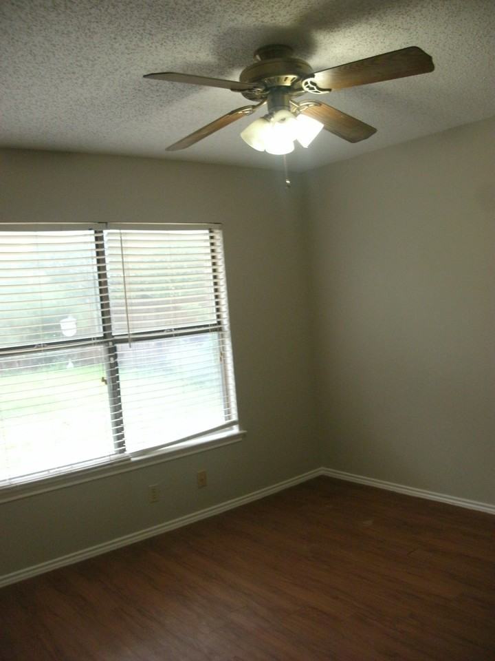4107 Sunrise Point Dr #1 - Photo 5 of 6