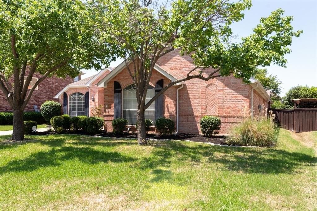 704 Glendale Dr - Photo 3 of 37