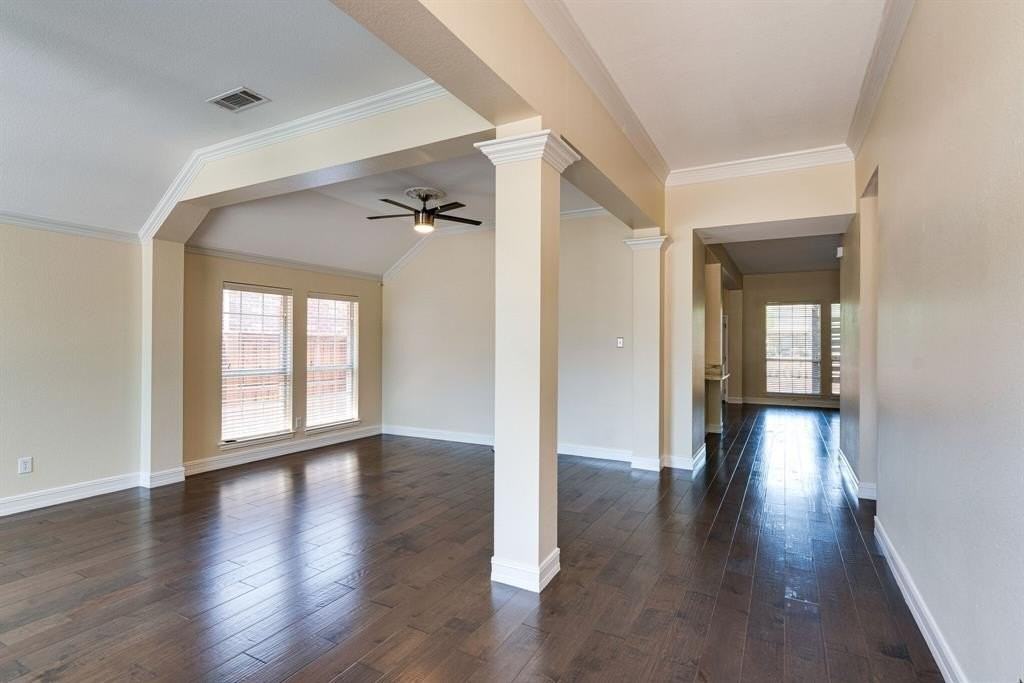 704 Glendale Dr - Photo 5 of 37