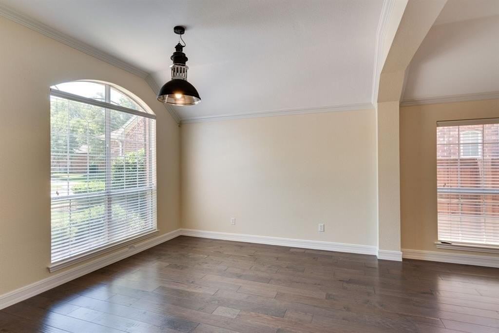 704 Glendale Dr - Photo 6 of 37