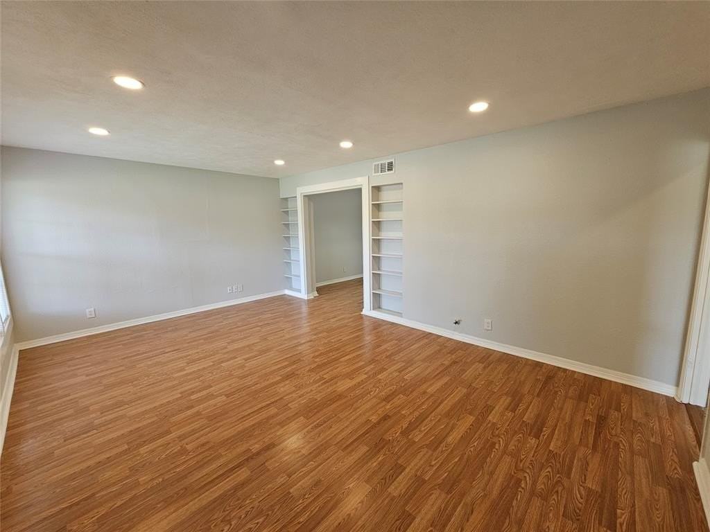 2023 E Illinois Ave - Photo 5 of 24
