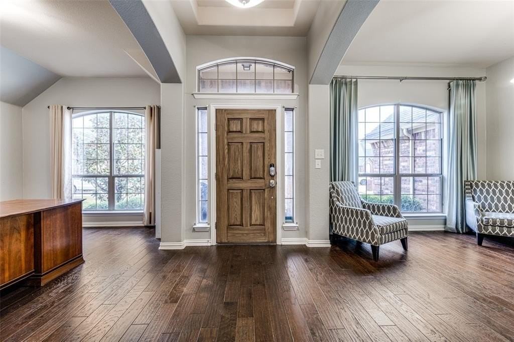360 Falstaff Dr - Photo 3 of 25