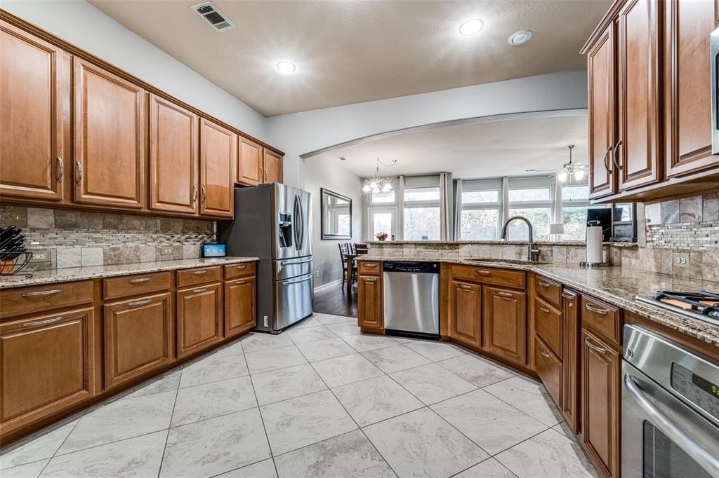 360 Falstaff Dr - Photo 6 of 25