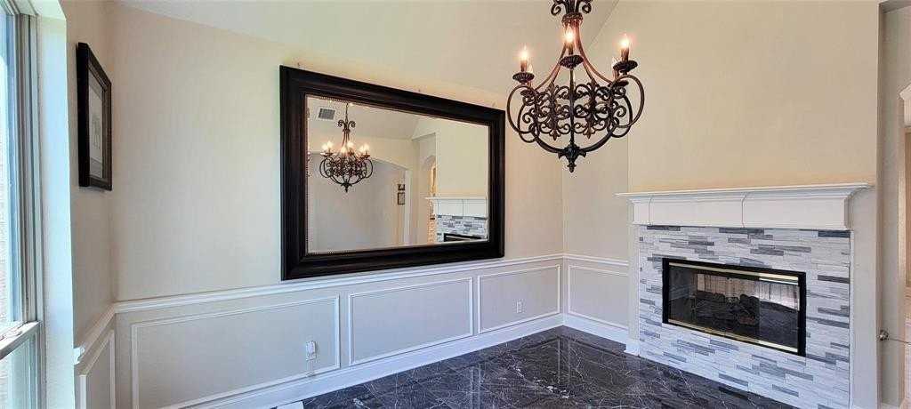 1904 Thompson Ct - Photo 3 of 32