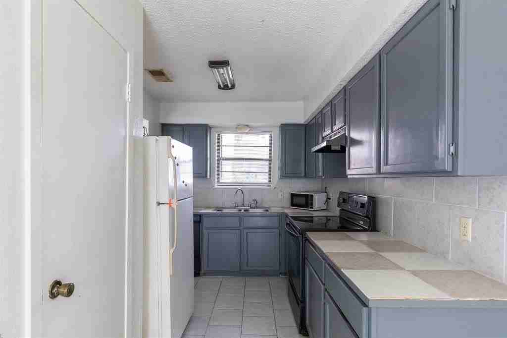 4925 Greenslope Dr #C - Photo 7 of 33
