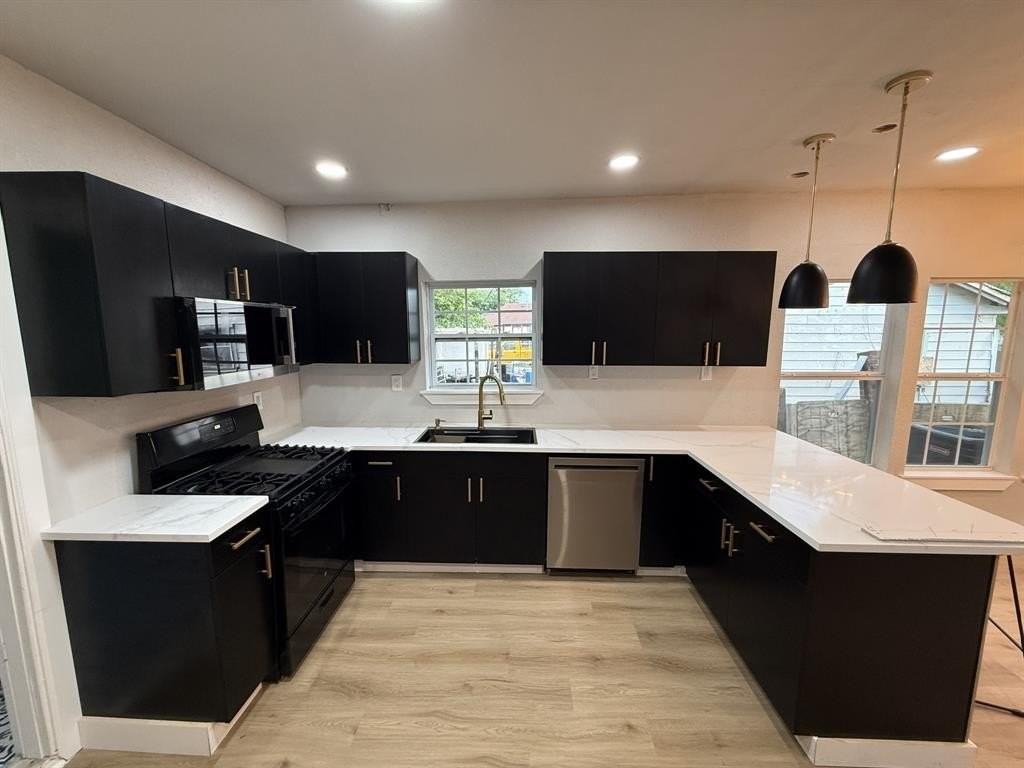 758 Bethpage Ave - Photo 2 of 20