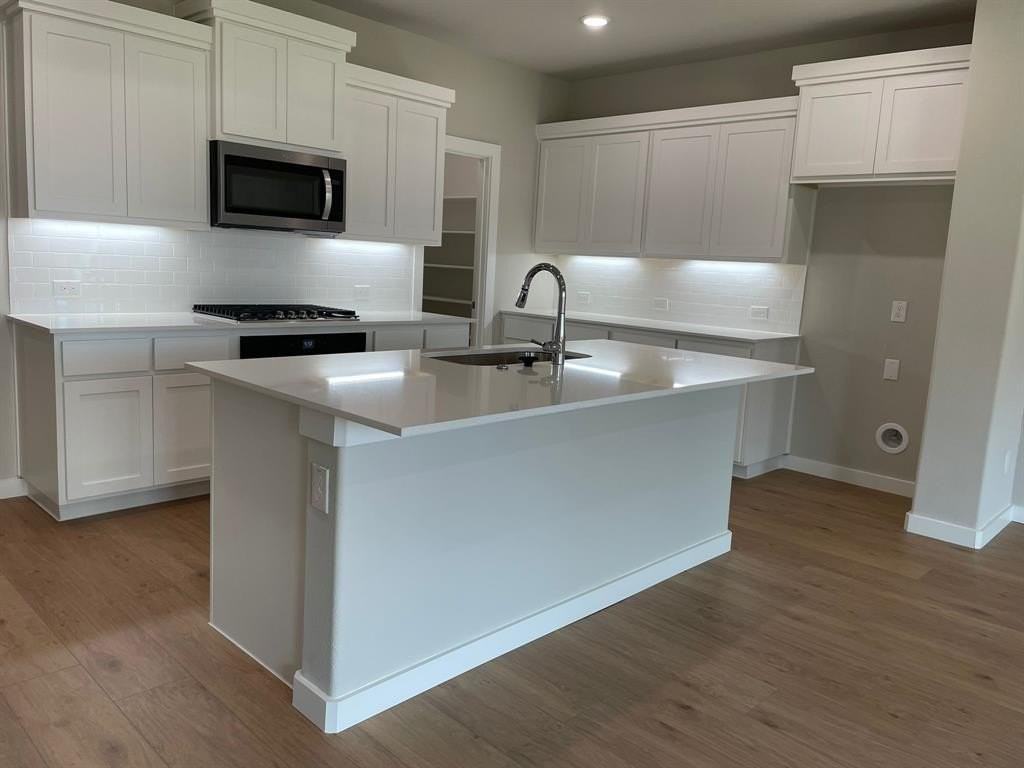 1101 Mahogany Dr - Photo 4 of 37