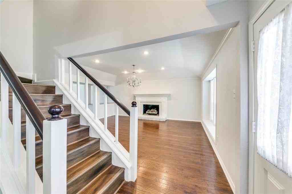 6611 Mimms Dr - Photo 5 of 27