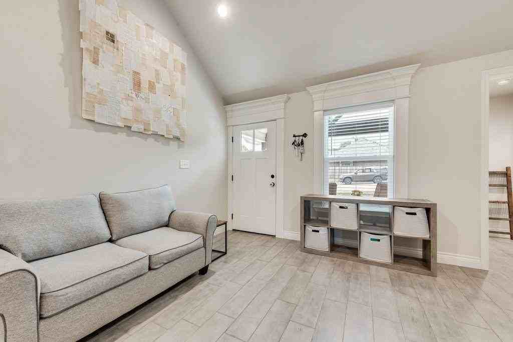 2601 Houston Ct - Photo 7 of 35