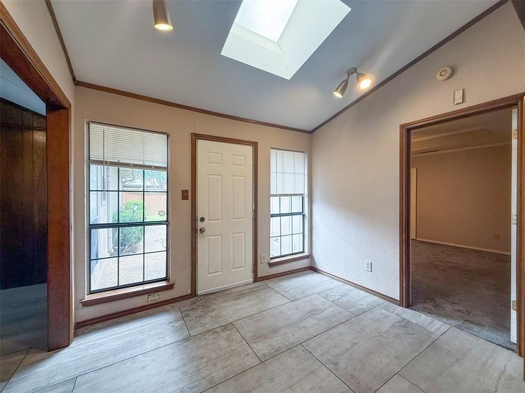 6643 Garlinghouse Ln - Photo 4 of 30