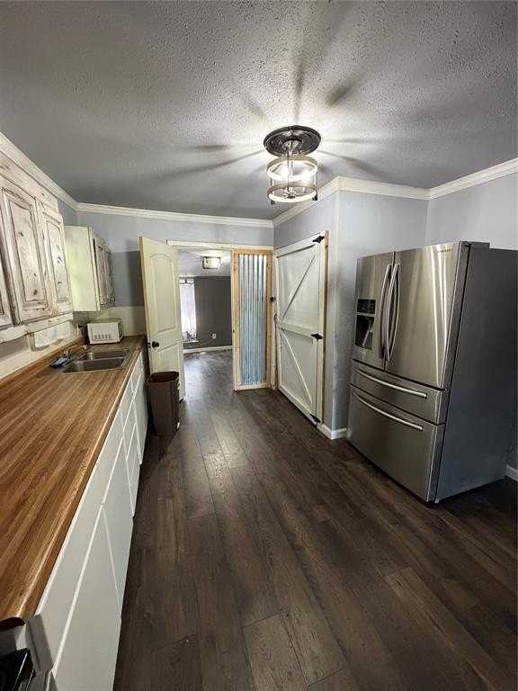 806 Tremont St - Photo 5 of 17