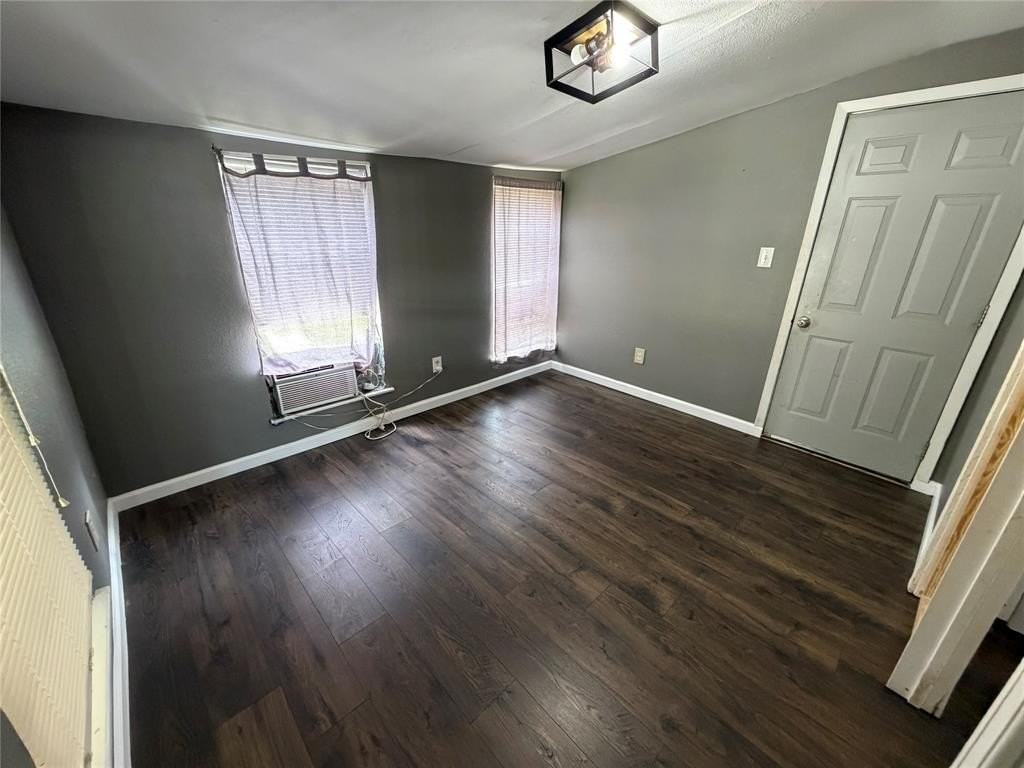 806 Tremont St - Photo 7 of 17