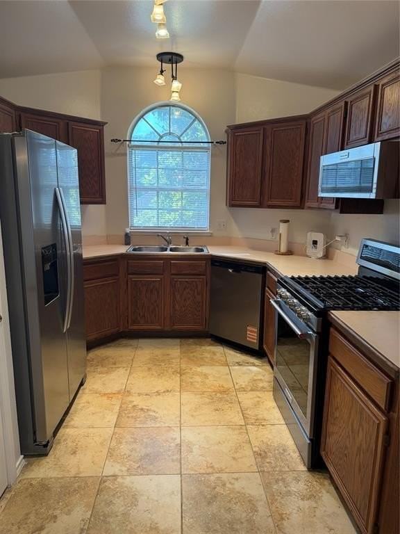 100 Streamside Dr - Photo 4 of 15