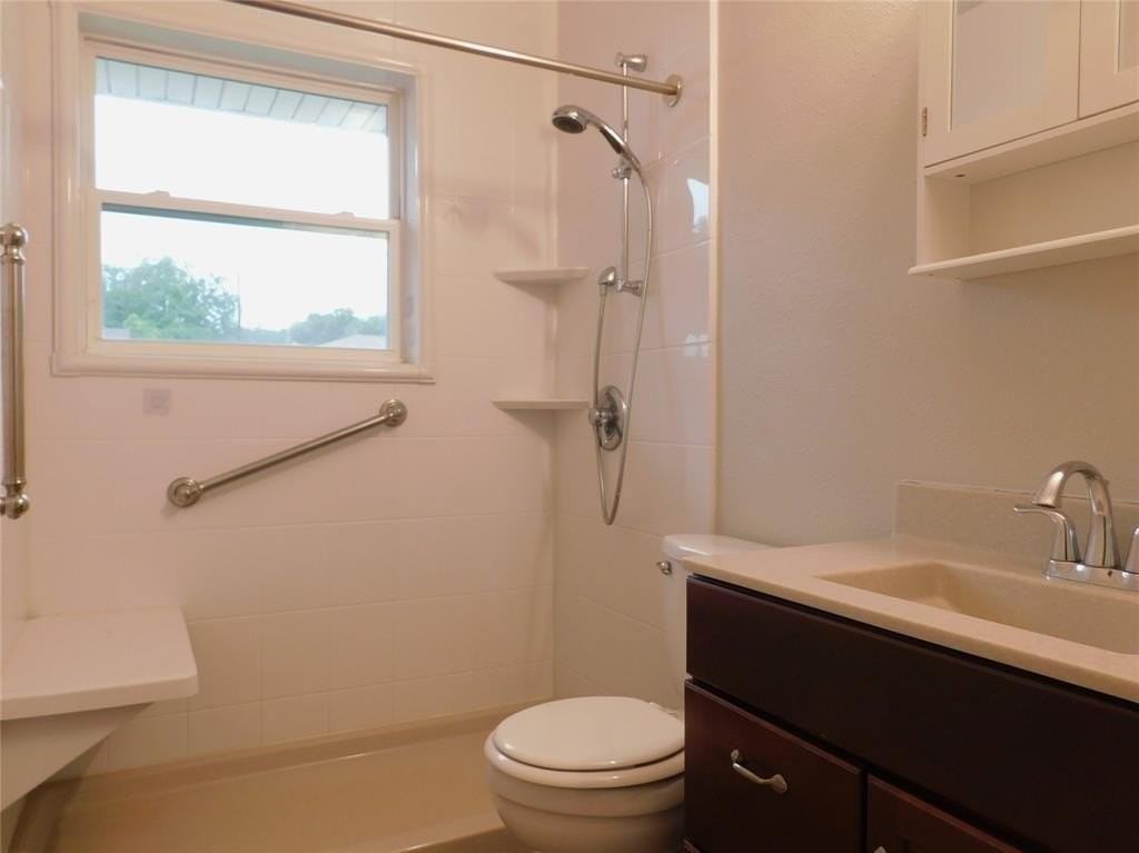 325 W Jones St - Photo 4 of 28