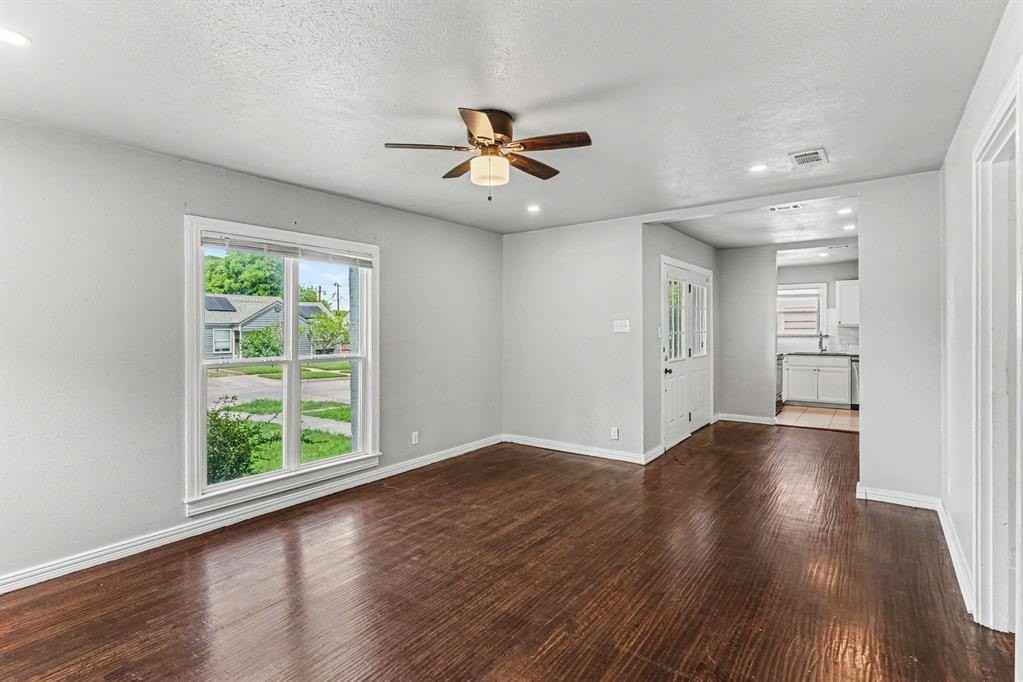 1108 E Robert St - Photo 4 of 26