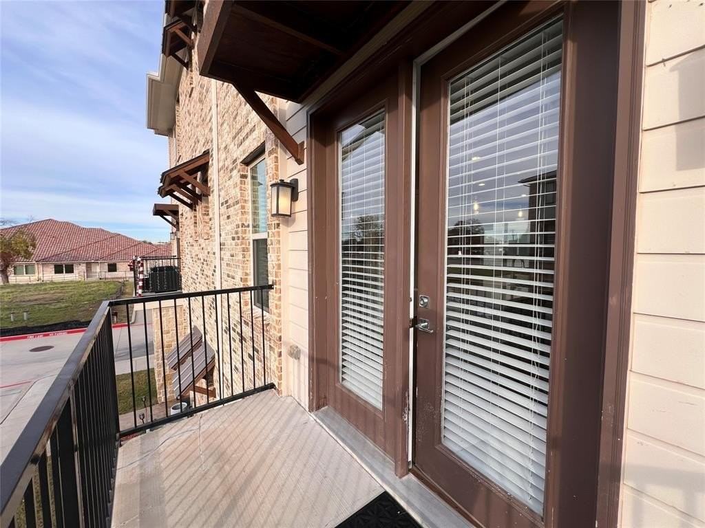 714 N Plano Rd - Photo 3 of 28