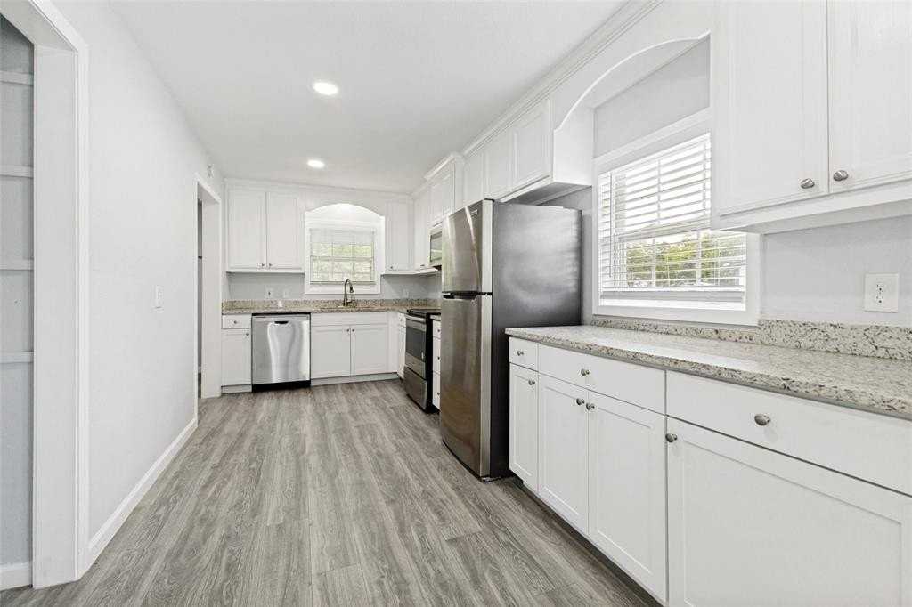 1110 N Ross Ave - Photo 6 of 14