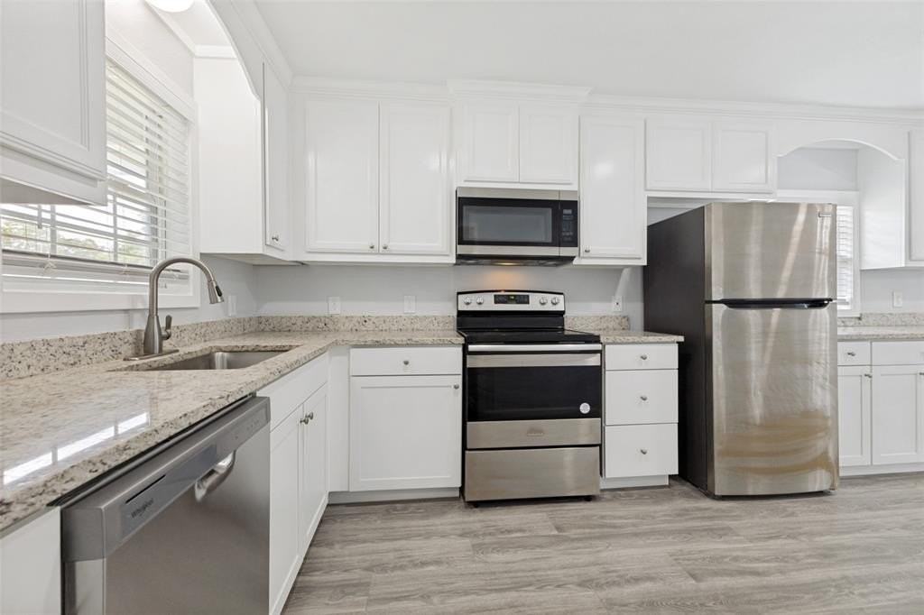 1110 N Ross Ave - Photo 7 of 14