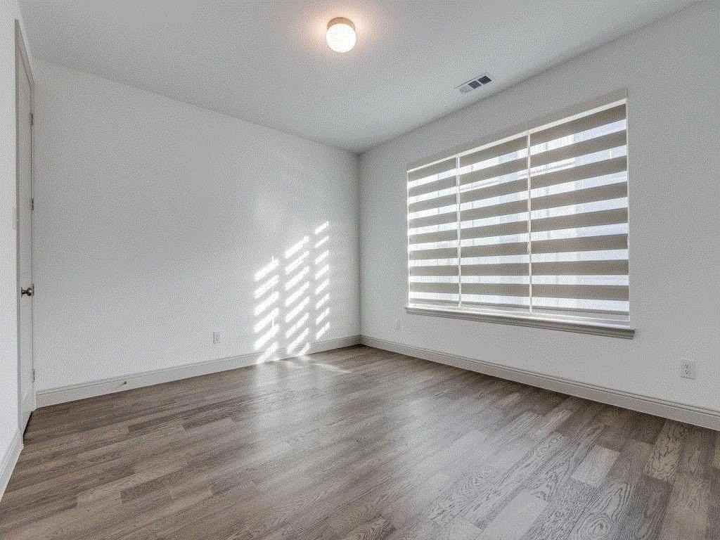 8126 Foraker St - Photo 5 of 13