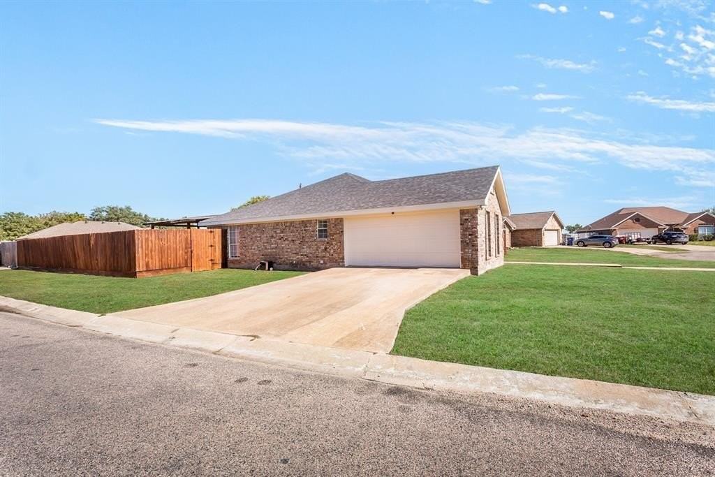 712 Billups Cir - Photo 3 of 38