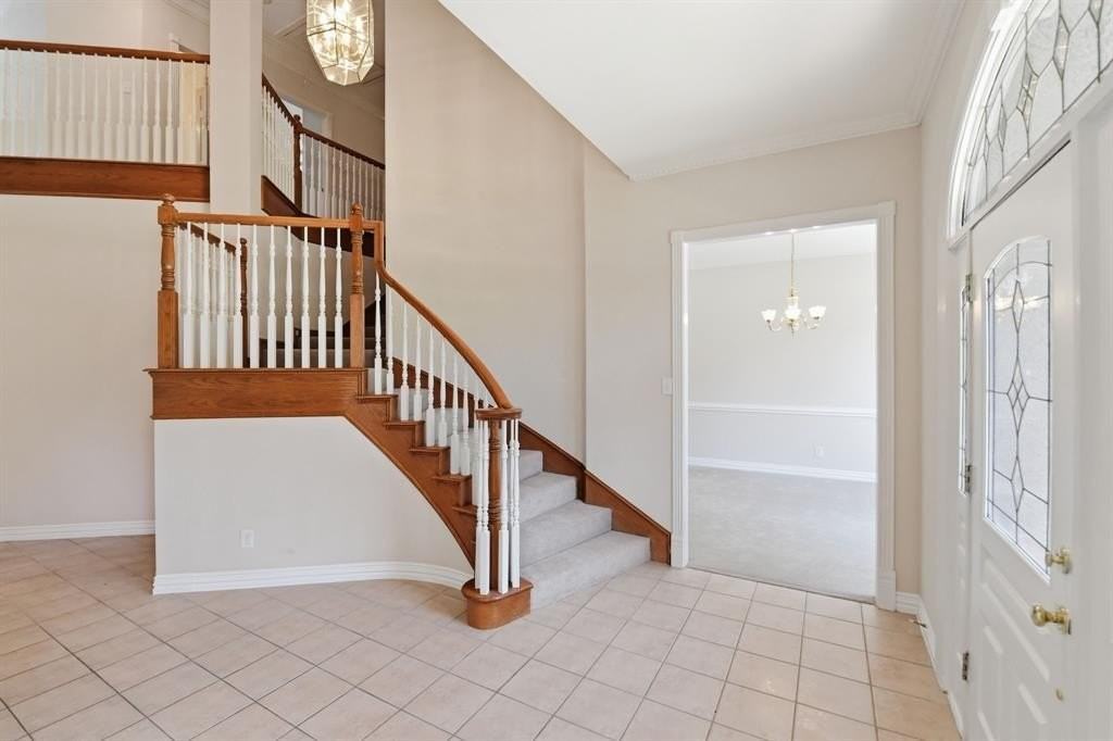 1020 Highland Oaks Dr - Photo 2 of 40