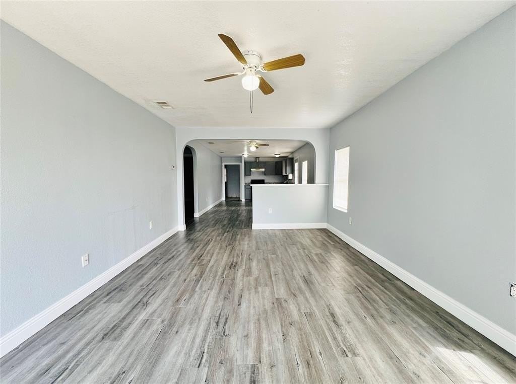2621 E 12th St - Photo 3 of 20