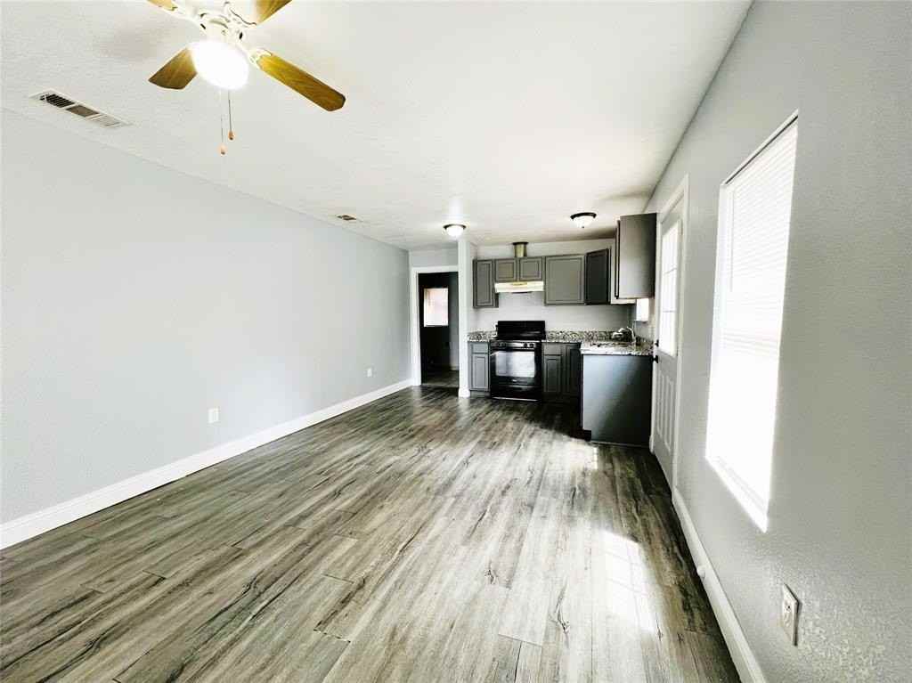 2621 E 12th St - Photo 5 of 20