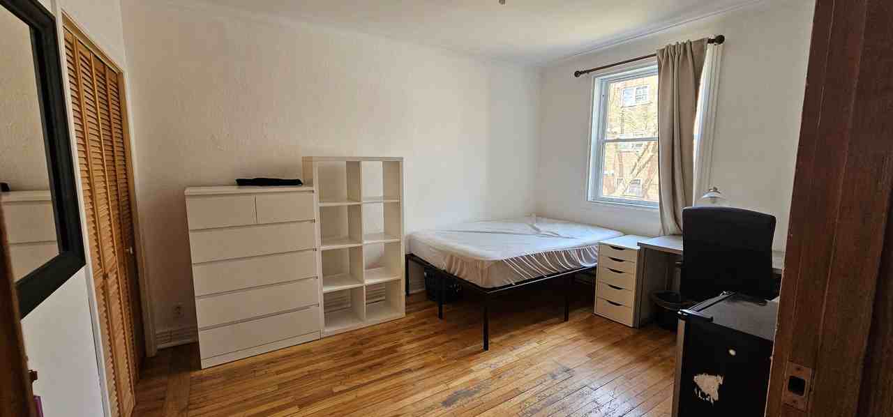 5727-5729 Avenue Northmount - Photo 2 of 6