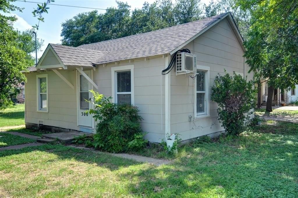 300 Meadow Park Dr - Photo 2 of 22