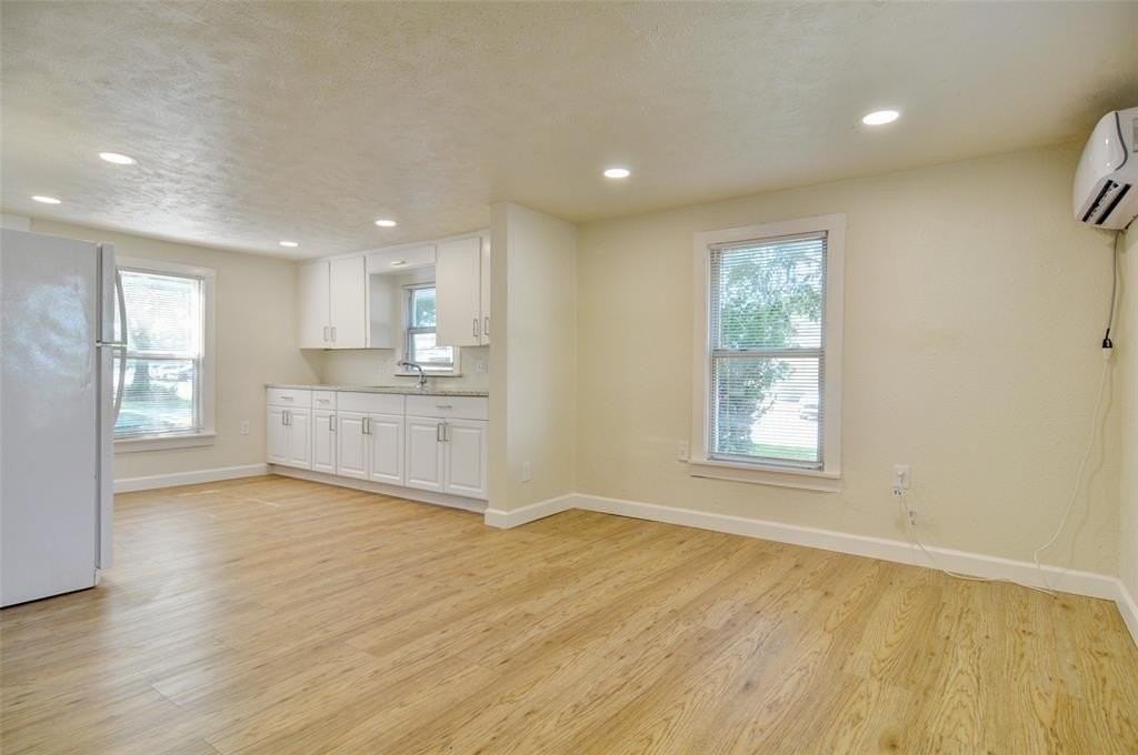 300 Meadow Park Dr - Photo 6 of 22