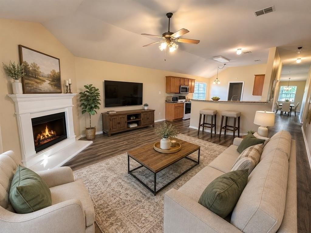 428 Dartmoor Dr - Photo 2 of 11