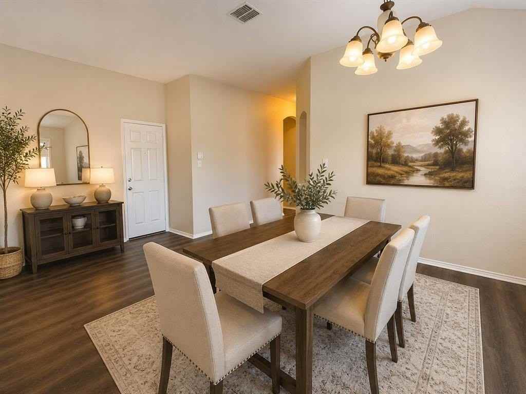 428 Dartmoor Dr - Photo 3 of 11