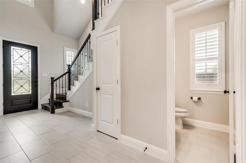 15901 Crosslake Ct - Photo 6 of 36