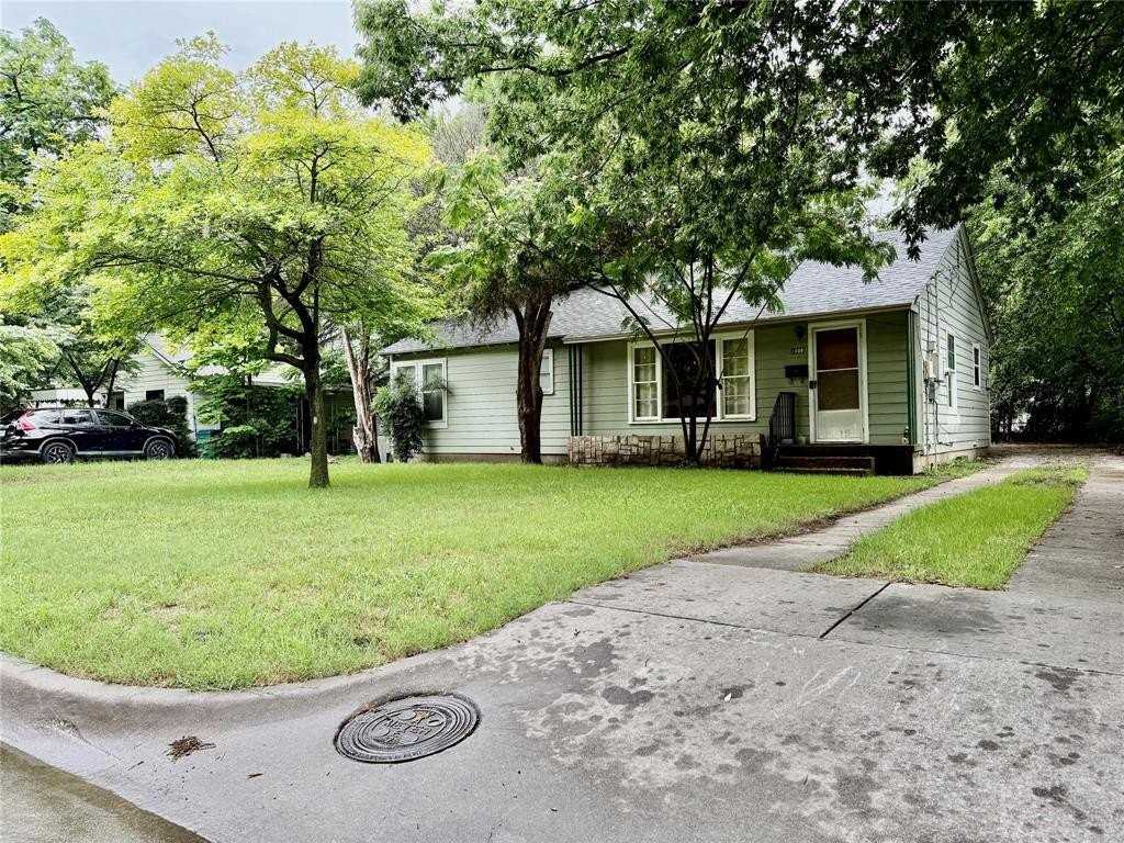1009 Denton St - Photo 2 of 26