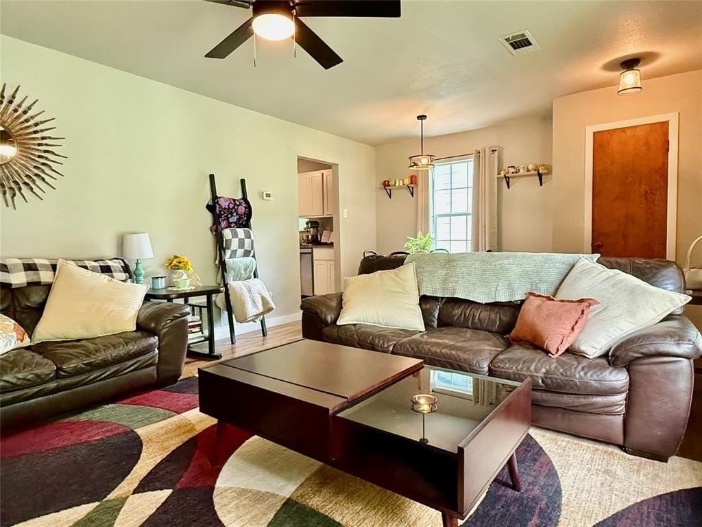 1009 Denton St - Photo 7 of 26