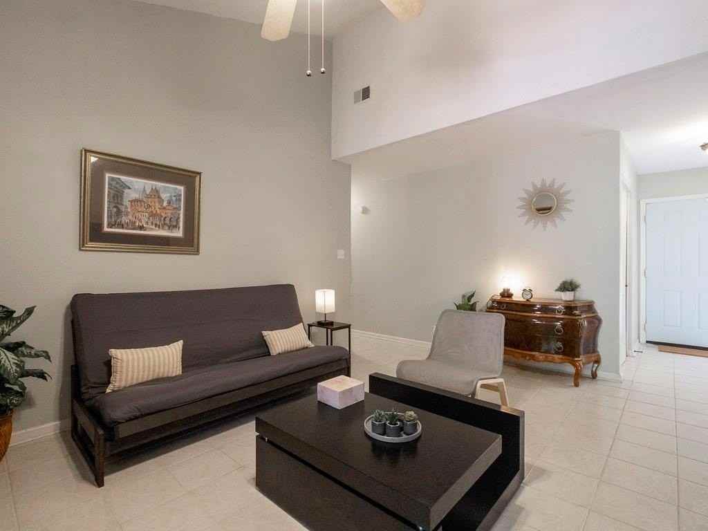 408 Heritage Trl - Photo 2 of 34