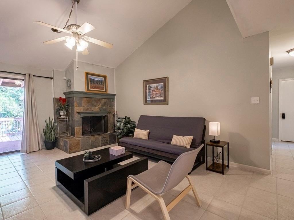 408 Heritage Trl - Photo 3 of 34