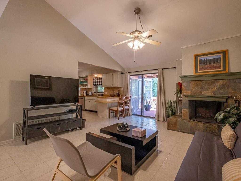 408 Heritage Trl - Photo 4 of 34